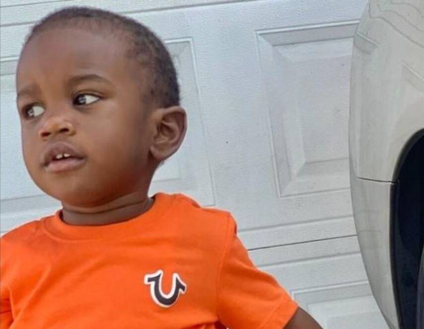 Menino de 2 anos foi morto por afogamento, suspostamente, pelo próprio pai
