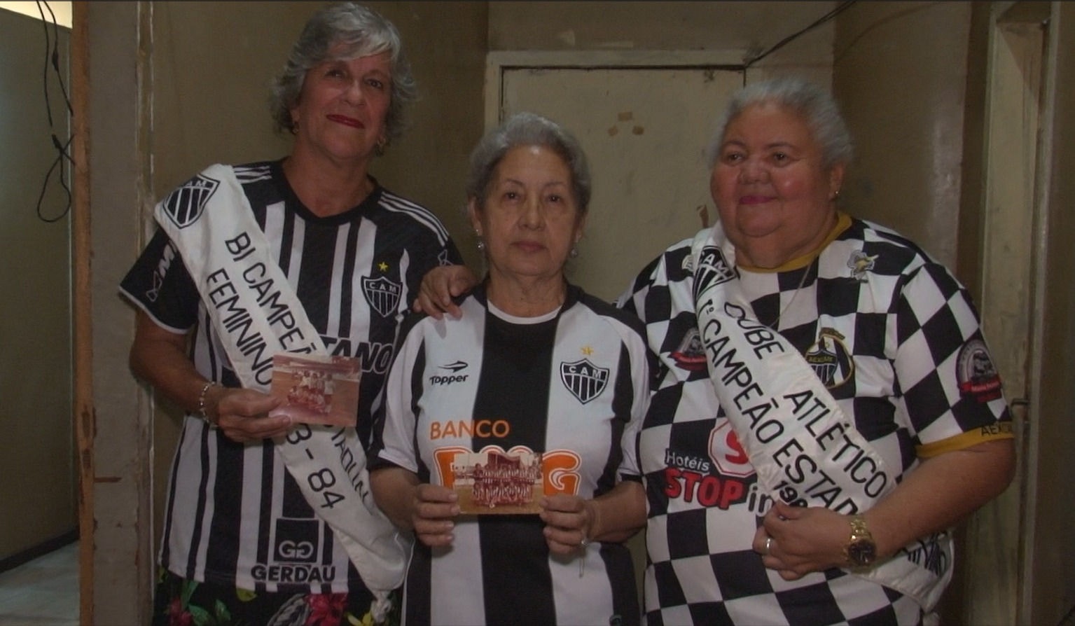 Beka, Maria Helena e Jaqueline vestiram a camisa do futebol feminino do Galo nos anos 1980