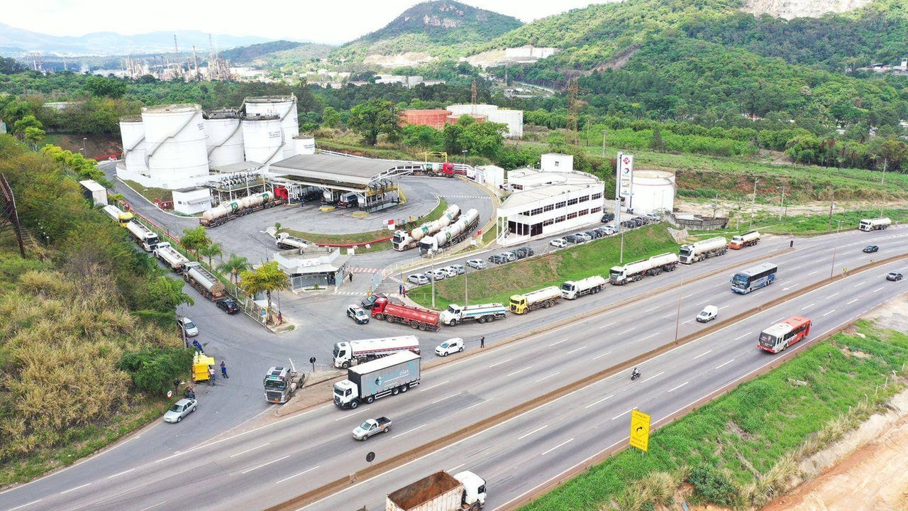 Greve dos tanqueiros segue por tempo indeterminado, afirma sindicato