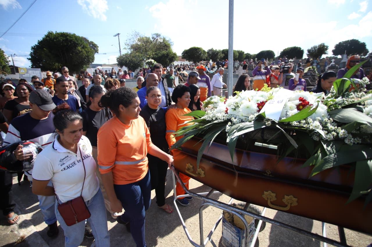 Enterro de Laudemir de Souza Fernandes, de 44 anos, foi nessa terça-feira (12/8)