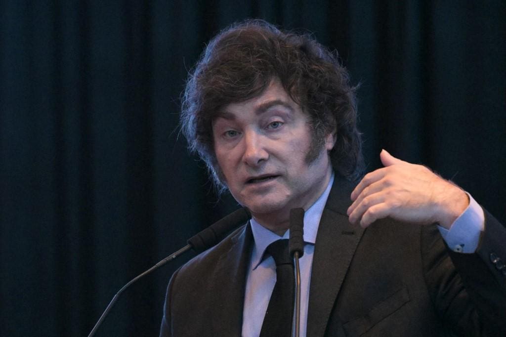 Javier Milei diz "conversar" com um cachorro dele que já morreu