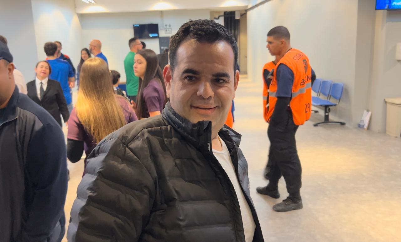 Eduardo Maluf chegando ao Gigante da Pampulha