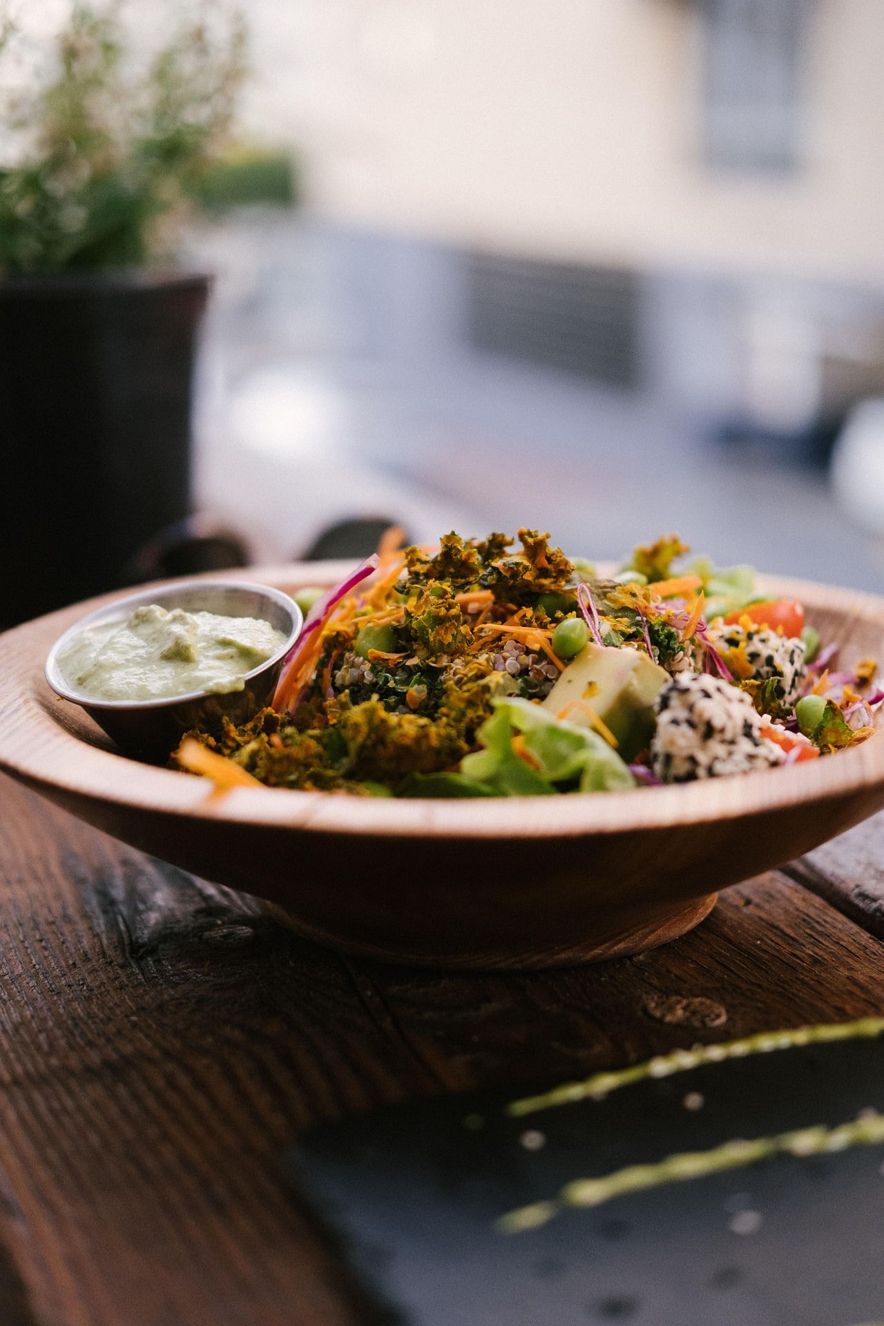 Restaurantes da capital mineira surpreendem com saladas de combinações únicas e especiais