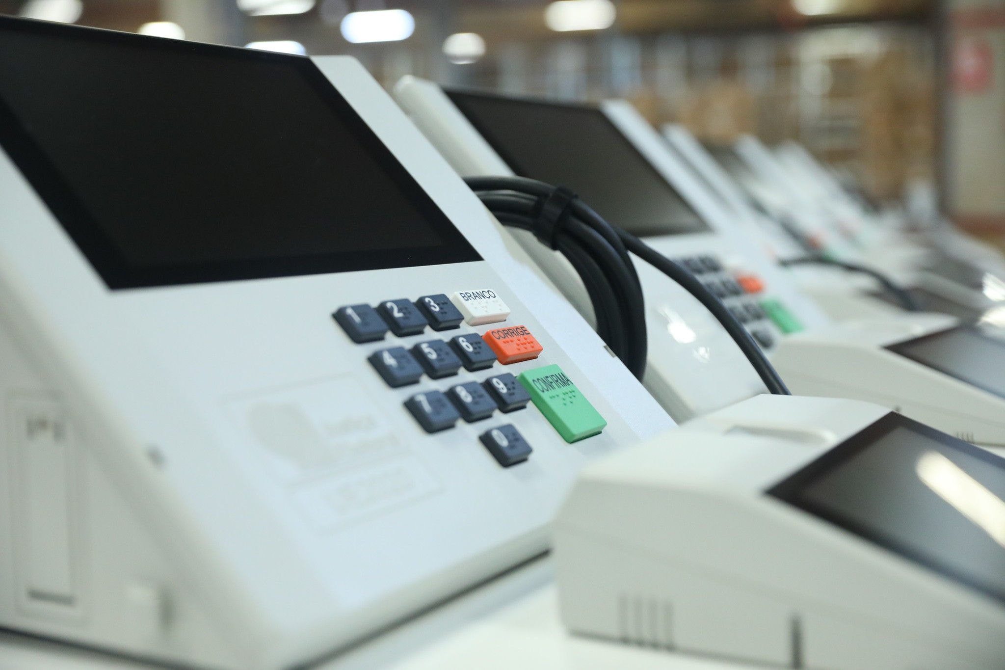 Trinta urnas serão submetidas ao Teste de Integridade. Elas poderão ser indicadas ou sorteadas para os testes. Já no dia das eleições, outras 10 urnas passarão pelo Teste de Autenticidade, nas próprias seções eleitorais