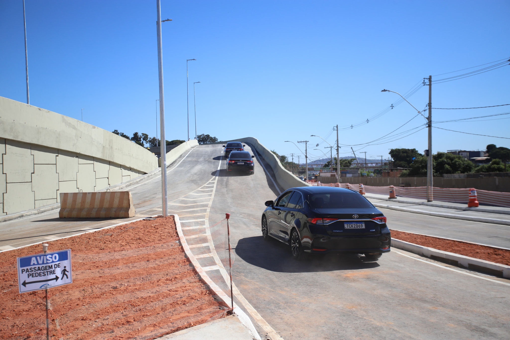 Alça tem 400 metros e duas faixas; ciclovia e urbanização seguem em andamento

