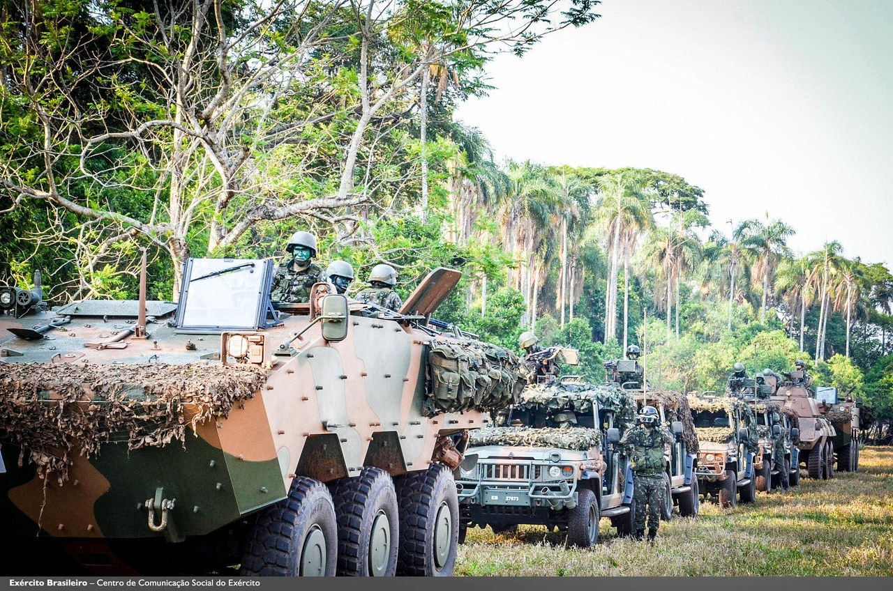 O Exército enviou mais de 20 blindados para Pacaraima (RR), diante da situação na fronteira com a Venezuela que pode se agravar