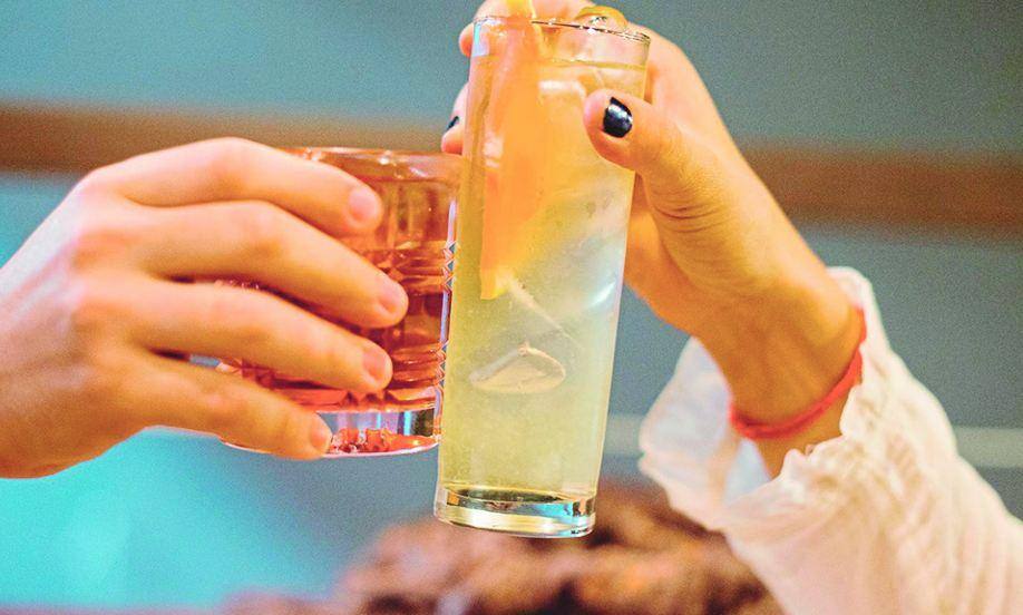 Refrescantes e naturais, os chás gelados foram, definitivamente, consagrados como a bebida do verão