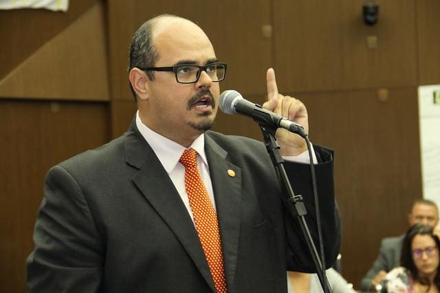 Vice-governado de Minas diz que oposição foi irresponsável em obstruir votação de projeto de adesão ao PAF