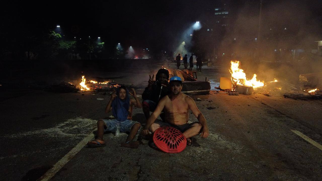 Manifestantes no Anel Rodoviário, próximo a Avenida Tereza Cristina