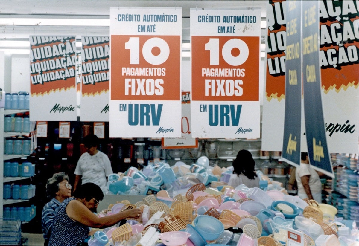 Loja com crediário em URV, após Plano Real ser colocado em curso