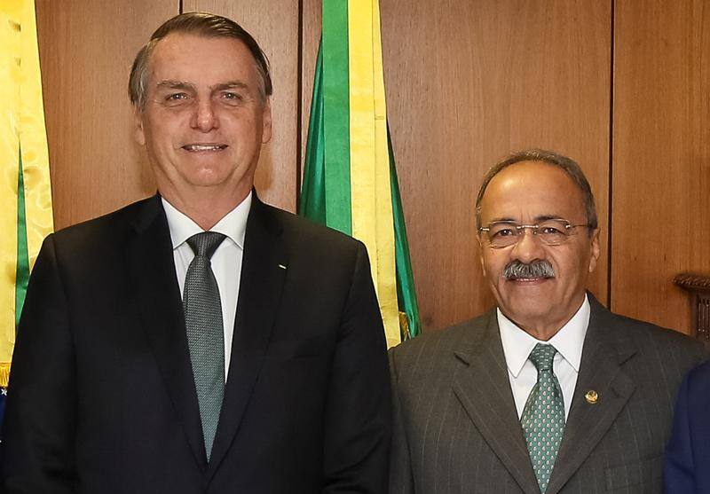 Presidente Jair Bolsonaro e Chico Rodrigues (DEM-RR), vice-líder do governo no Senado