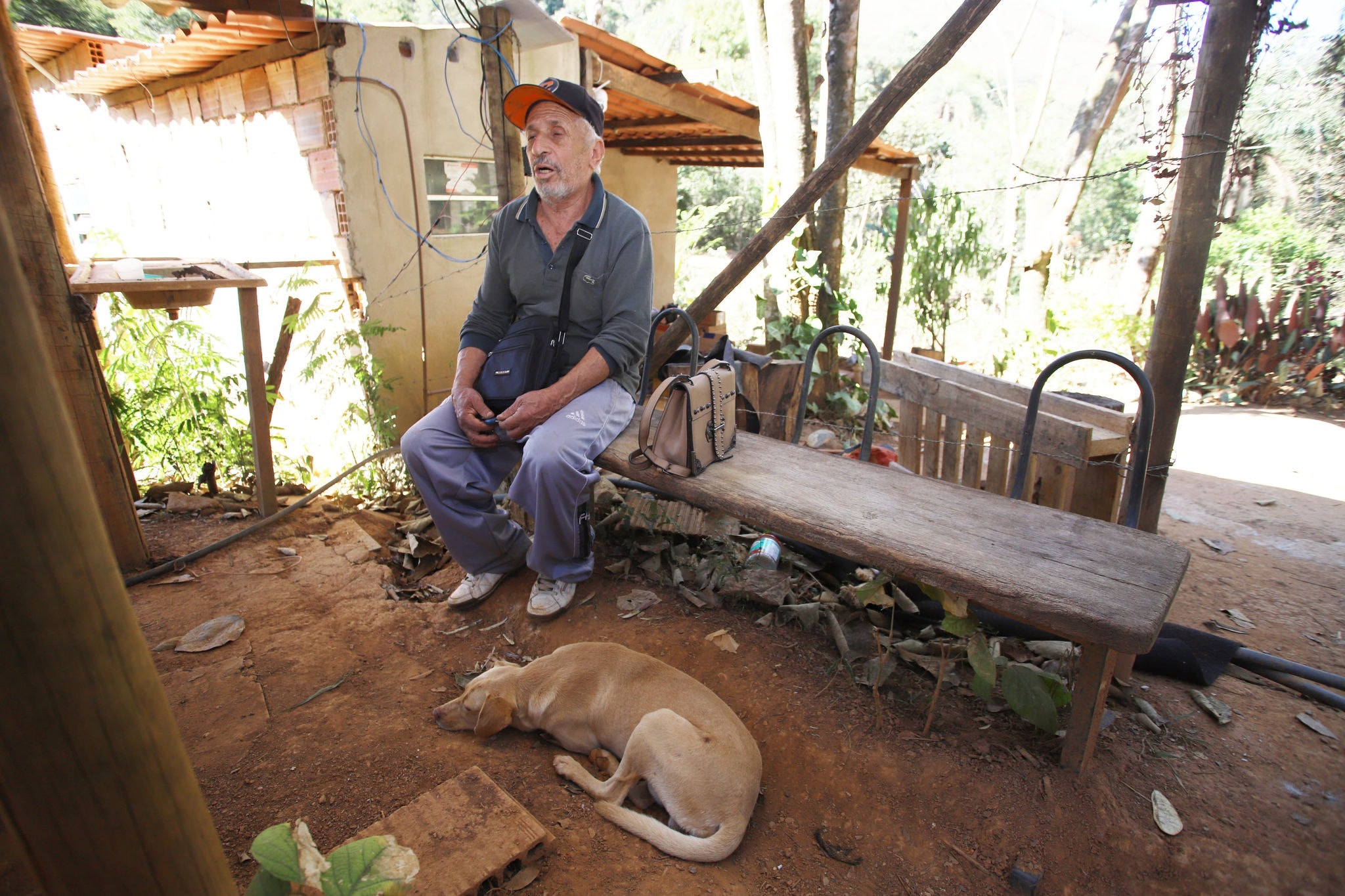 Famílias são removidas da comunidade Quéias, em Brumadinho