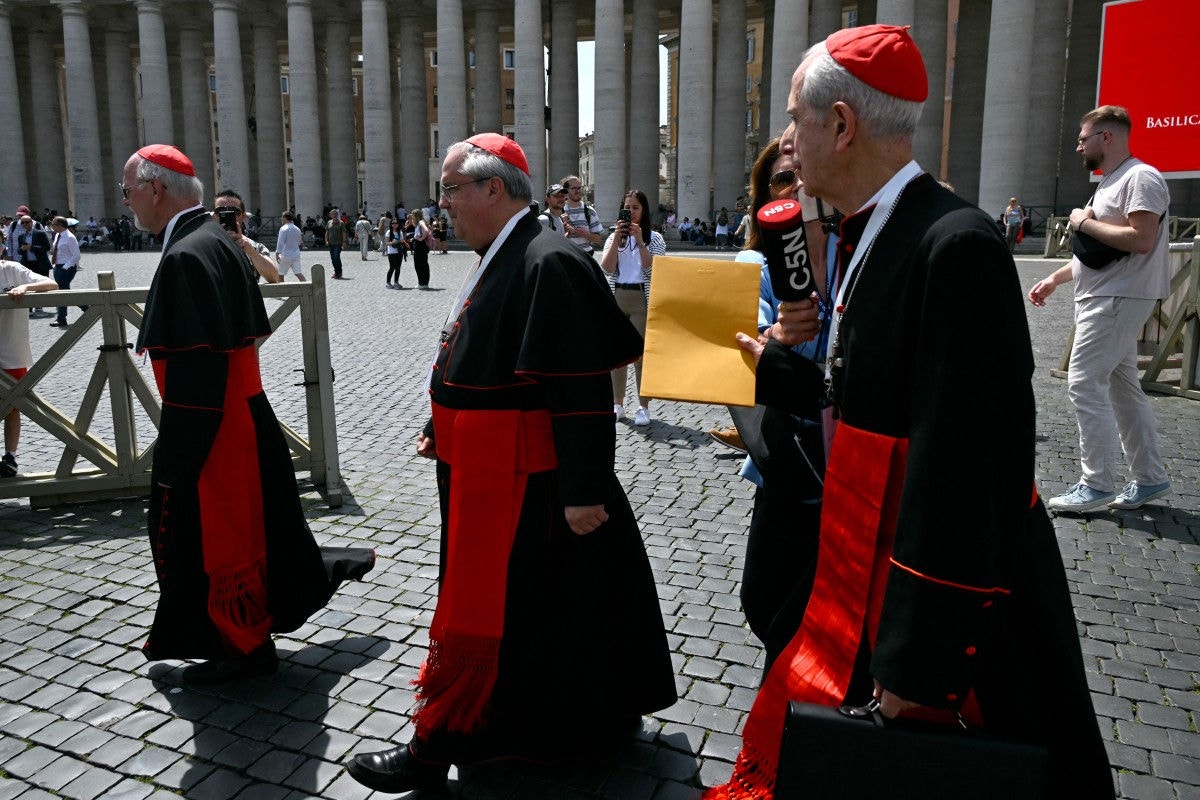 Argentina cardinal Vicente Bokalic Iglic (L), cardinal Angel Sixto Rossi (C) and cardinal  Mario Aurelio Poli (R) leave after a congregation meeting at The Vatican, on May 3, 2025. (Photo by Filippo MONTEFORTE / AFP)