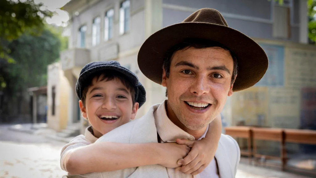 Candinho (Sergio Guizé) e Samir (Davi Malizia)