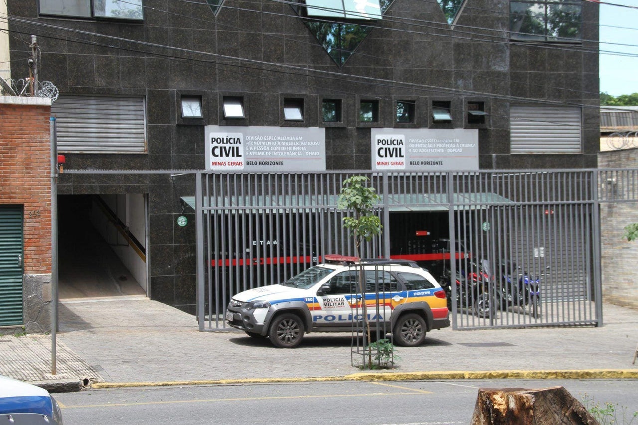 CIDADES - BELO HORIZONTE - Minas Gerais 
HOMEM E PRESO DENTRO DO ONIBUS IMPORTUNACAO SEXOAL
 Fotos: JOAO LEUS/ O Tempo - Data 13122019
