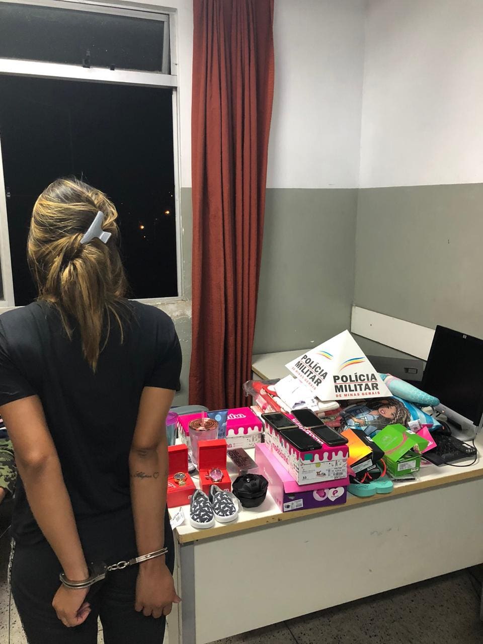 Diarista de 28 anos comprou presentes para si mesma e outros produtos pessoais com o dinheiro da patroa