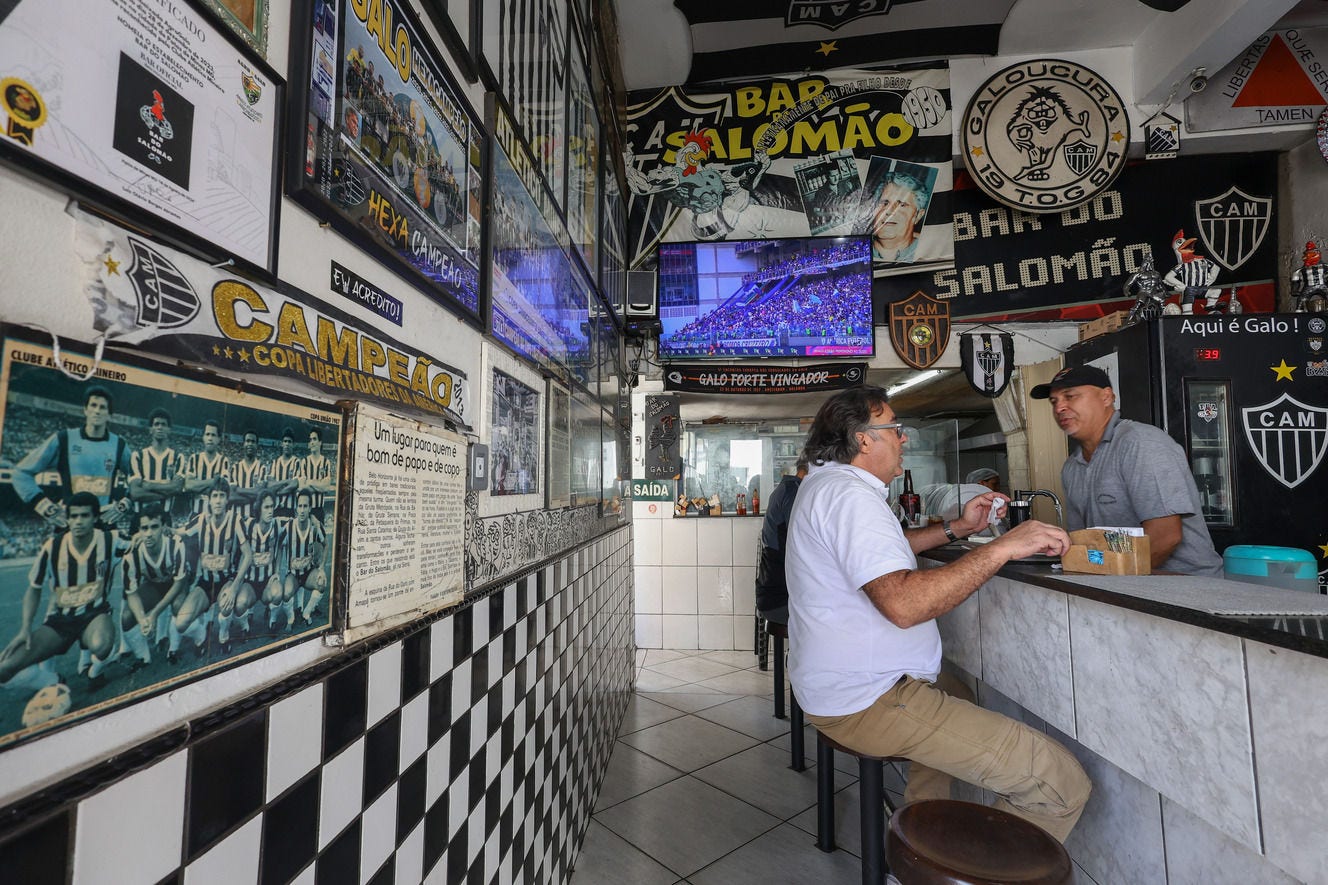 BELO HORIZONTE (MG), 08/09/2025 – ESPORTES - BAR DO SALOMÃO - Após 72 anos de história, o Bar do Salomão, tradicional reduto atleticano no bairro Serra, fechará as portas no atual endereço. O ponto, na esquina das ruas do Ouro e Amapá, dará lugar a uma farmácia de rede. O bar será reaberto futuramente em novo local. (Foto: Flavio Tavares/O Tempo)