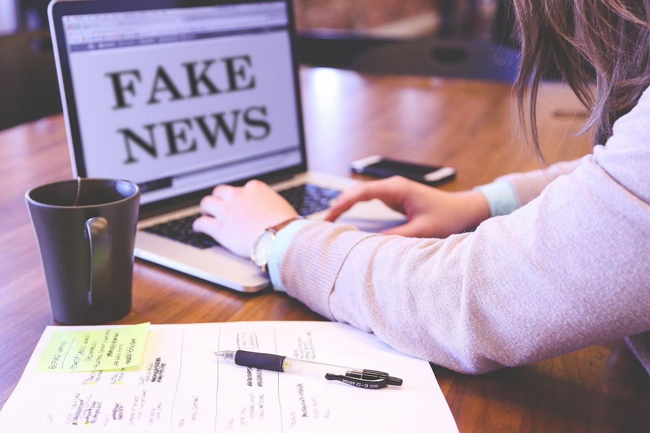 Fake news e ataques à imprensa fazem Brasil cair no ranking de liberdade de expressão
