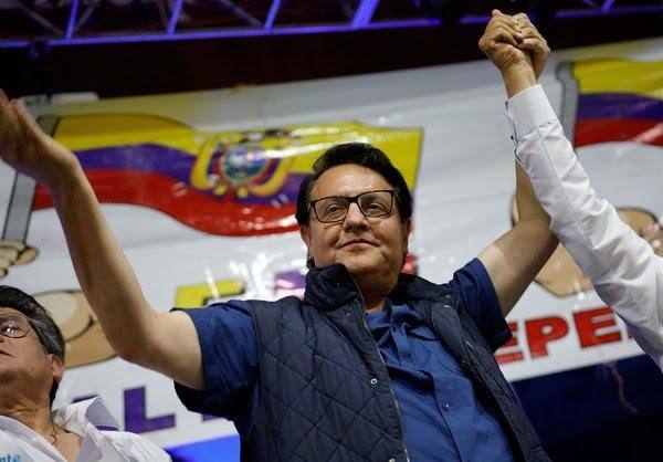 Candidato à presidência do Equador é assassinado com tiros na cabeça