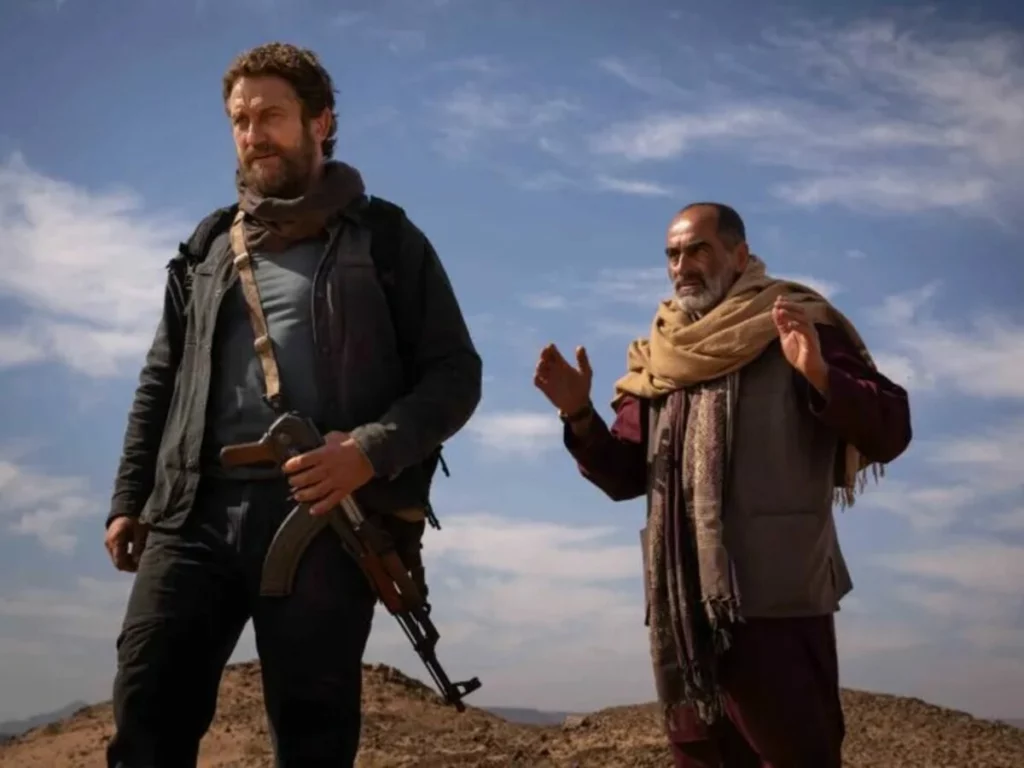 Filme com sobrevivência desenfreada no deserto e espionagem internacional
