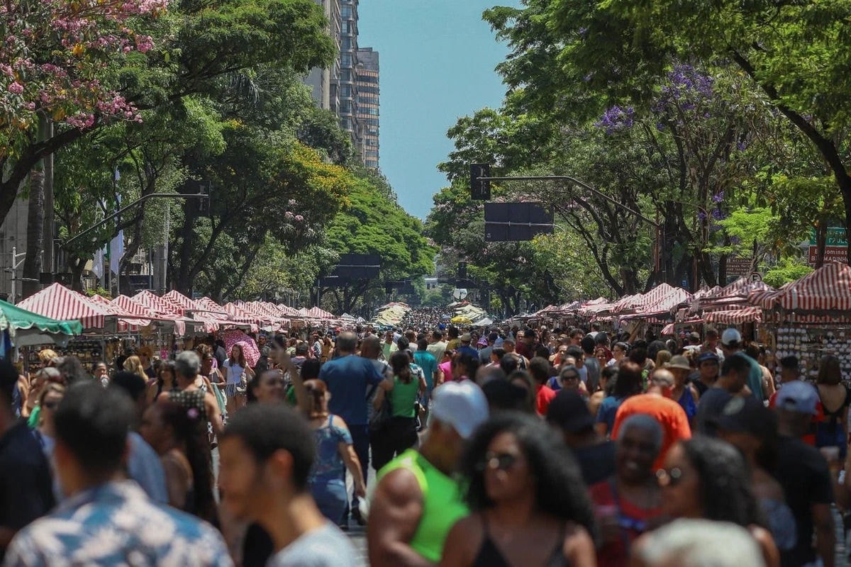 O domingo após o 5º dia útil costuma ser o mais cheio e de melhor faturamento na Feira Hippie