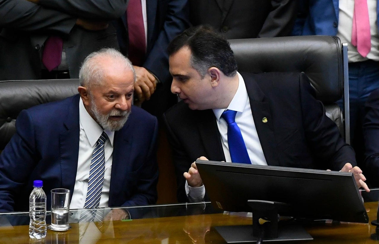 Os presidentes da República, Lula, e do Senado, Rodrigo Pacheco, em sessão do Congresso Nacional em dezembro de 2023