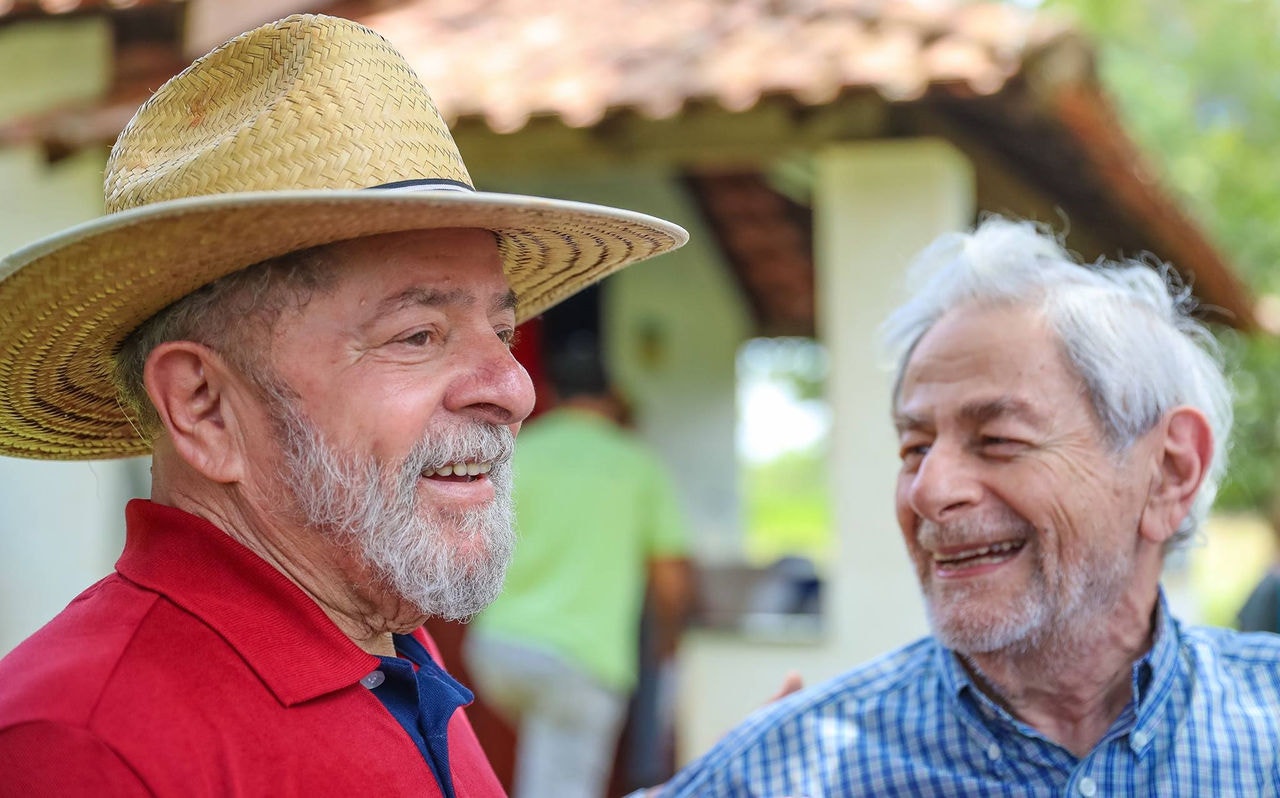 Lula e o escritor brasileiro Raduan Nassar, em 2016, durante visita ao campus da Universidade Federal de São Carlos (UFSCar), na cidade de Buri (SP)