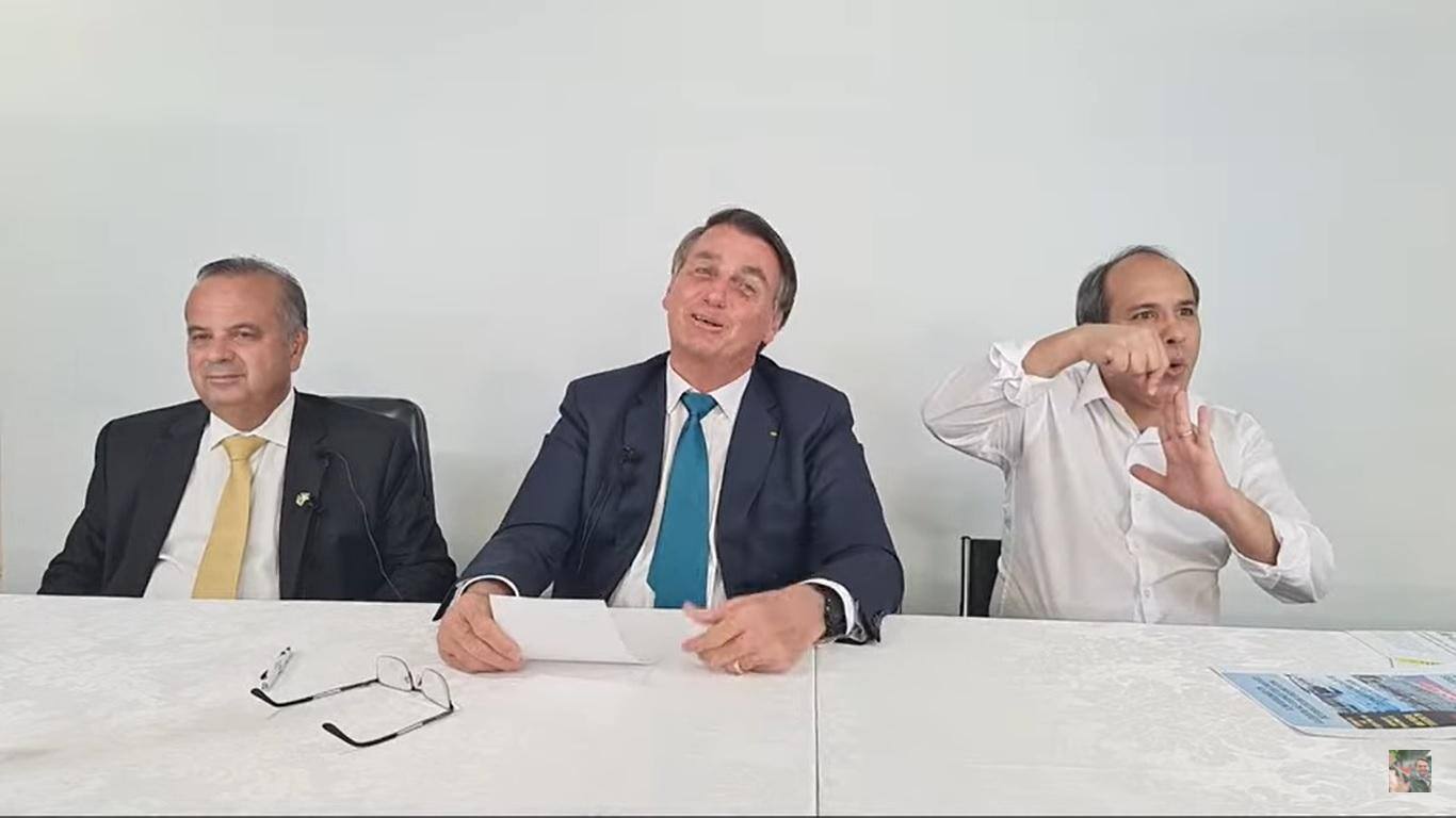 Bolsonaro-MarinhoMachado-Senado-100222jpg