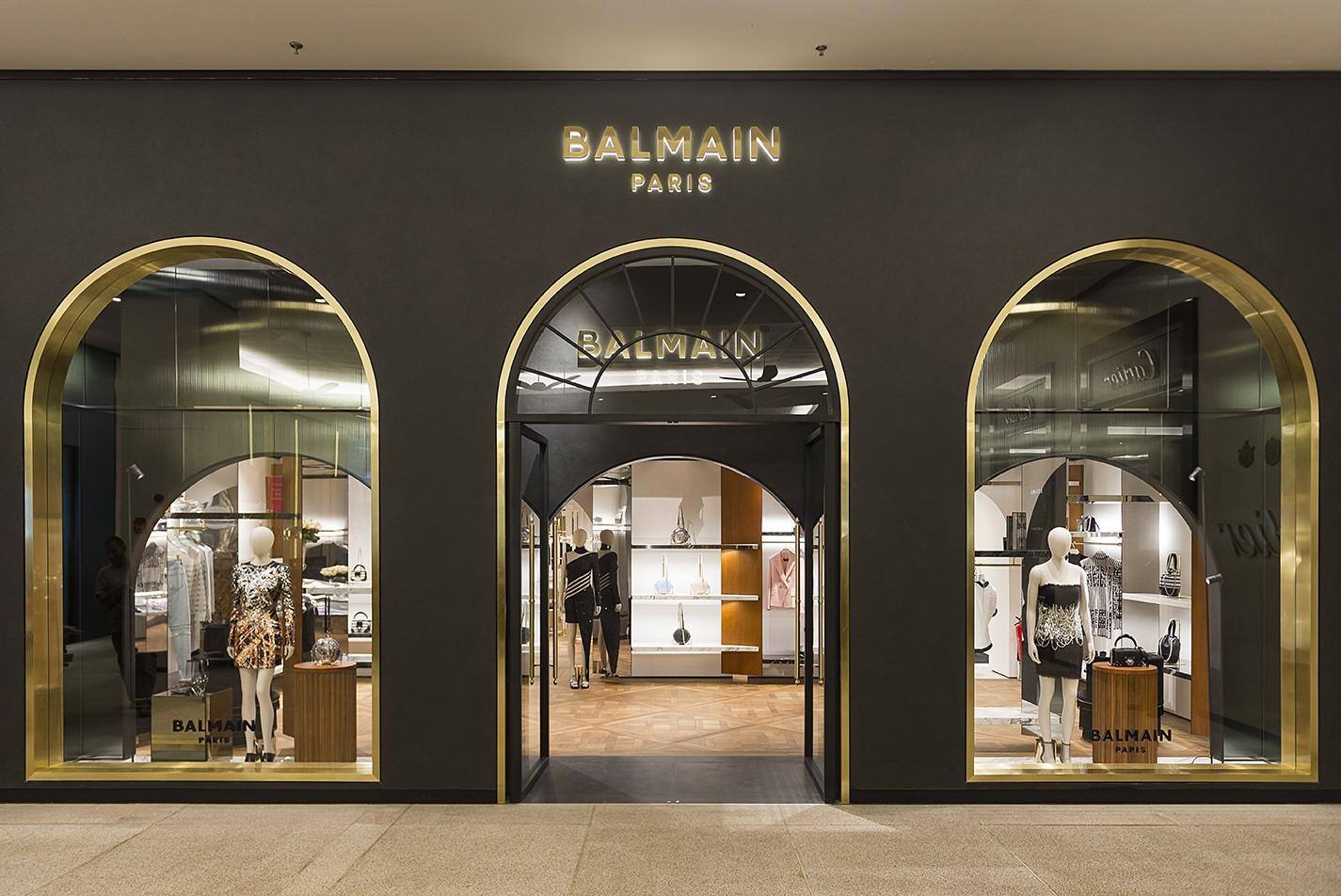 Vitrine da Balmain abre sua primeira boutique em São Paulo, no térreo do Shopping Cidade Jardim
