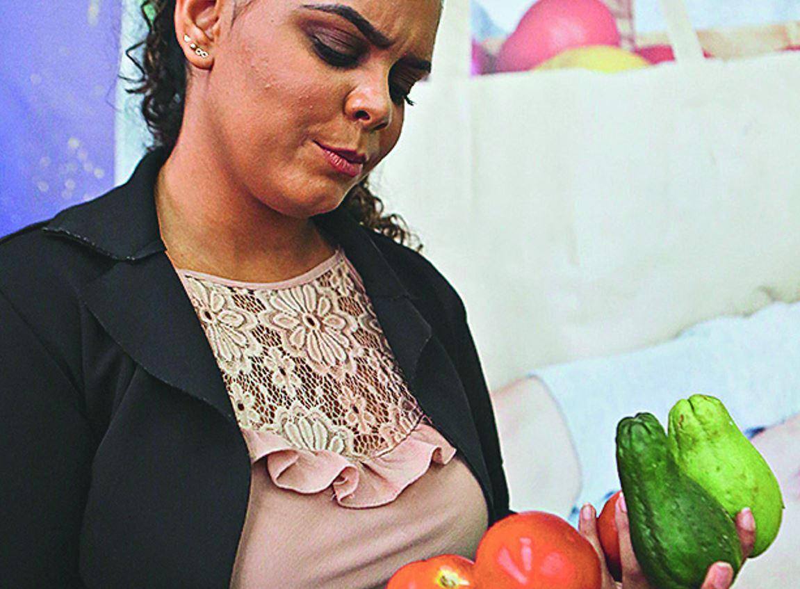 Economia Danielle afirma que está comprando menos tomate
