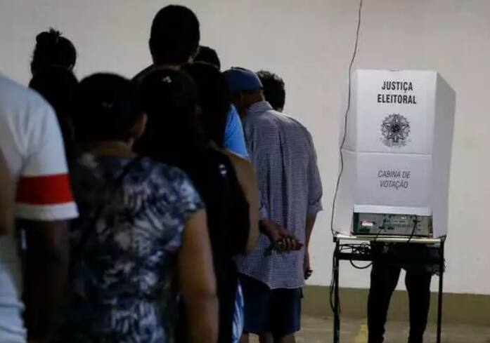 Campanha eleitoral ajudou a aumentar casos da covid-19 no Brasil, afirma médico