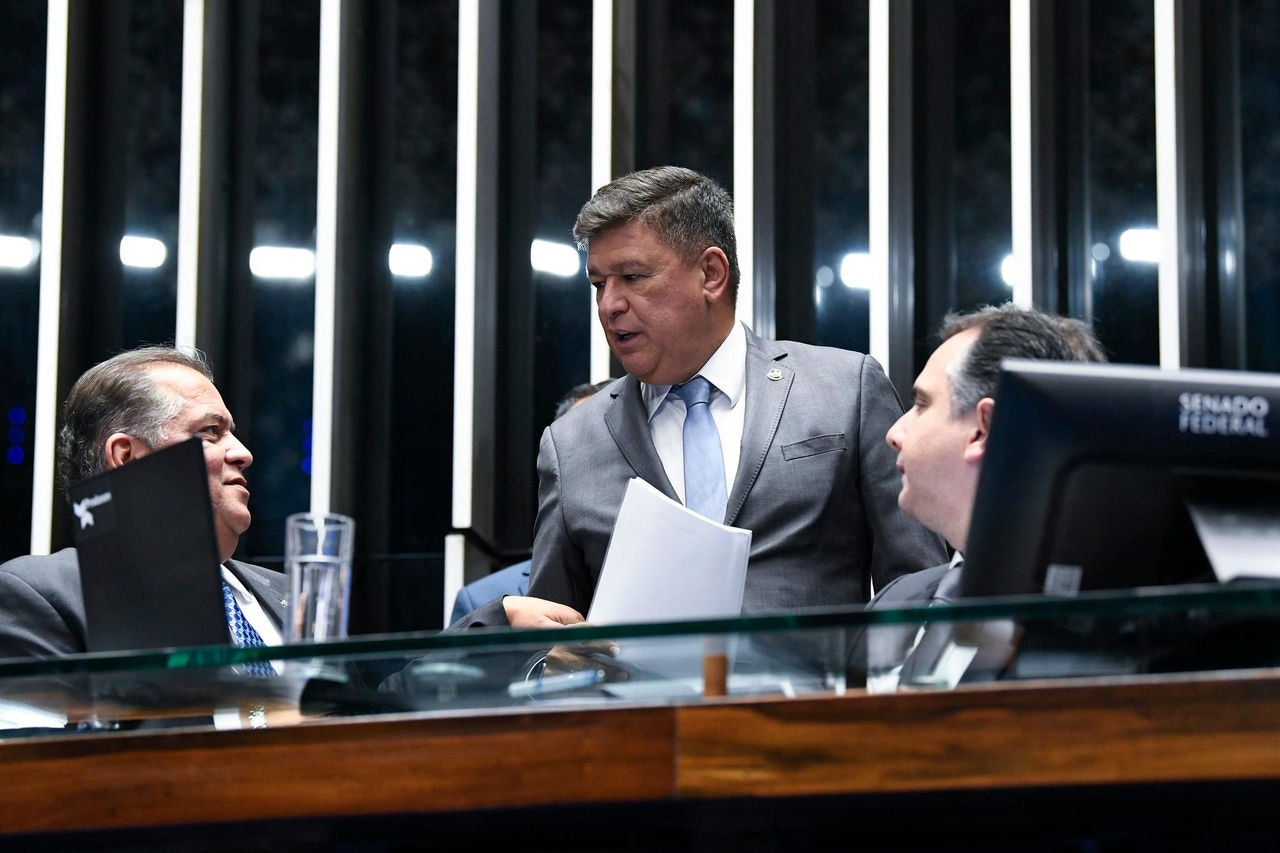 Viana admite que pode retirar pré-candidatura se Bolsonaro optar por Zema