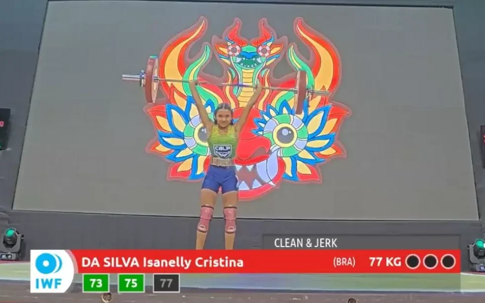 Isanelly Cristina foi campeã do Mundial Sub-17 de levantamento de peso (Foto: Reprodução)