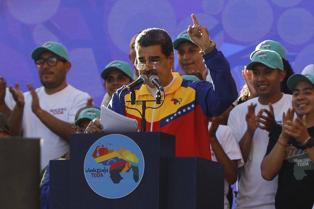 O presidente da Venezuela, Nicolás Maduro, discursa durante o encerramento da campanha do referendo para anexação do território de Essequibo