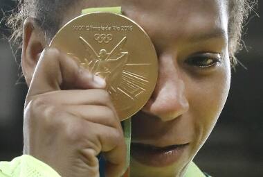 A judoca Rafaela Silva ganhou a primeira medalha de ouro do Time Brasil