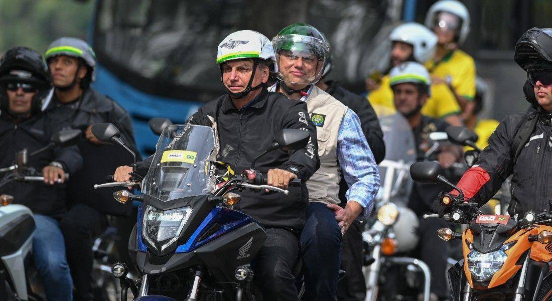 Bolsonaro participa de motociata no Rio de Janeiro