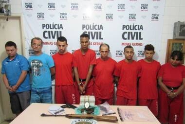 Oito pessoas foram presas, nesta sexta-feira (8), acusadas por tráfico internacional de drogas 