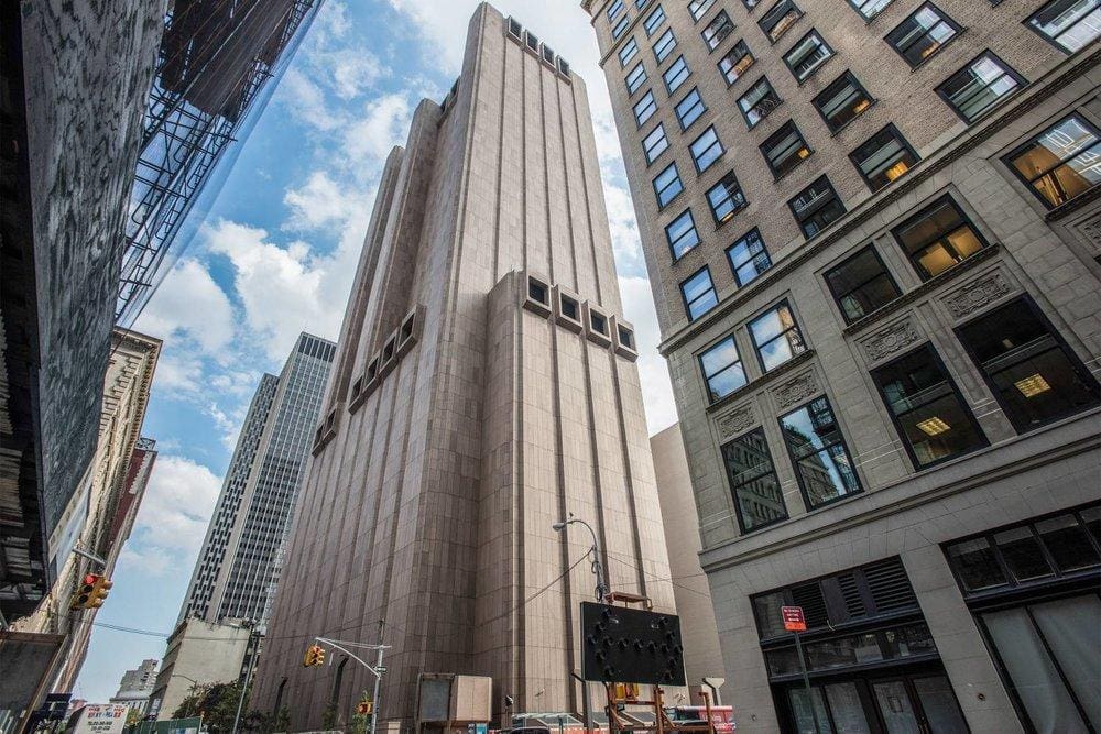 Conheça a verdadeira história do edifício sem janelas em NY