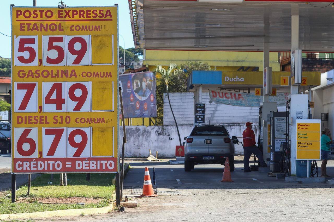 Brasileiro paga mais caro nos combustíveis desde que a Paridade de Preço de Importação (PPI) entrou em vigor na Petrobras
