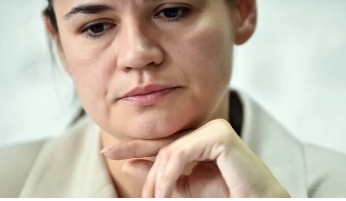 Svetlana Tikhanouskaya, líder da oposição na Bielorrússia, participa de entrevista coletiva após anúncio do resultado oficial das eleições