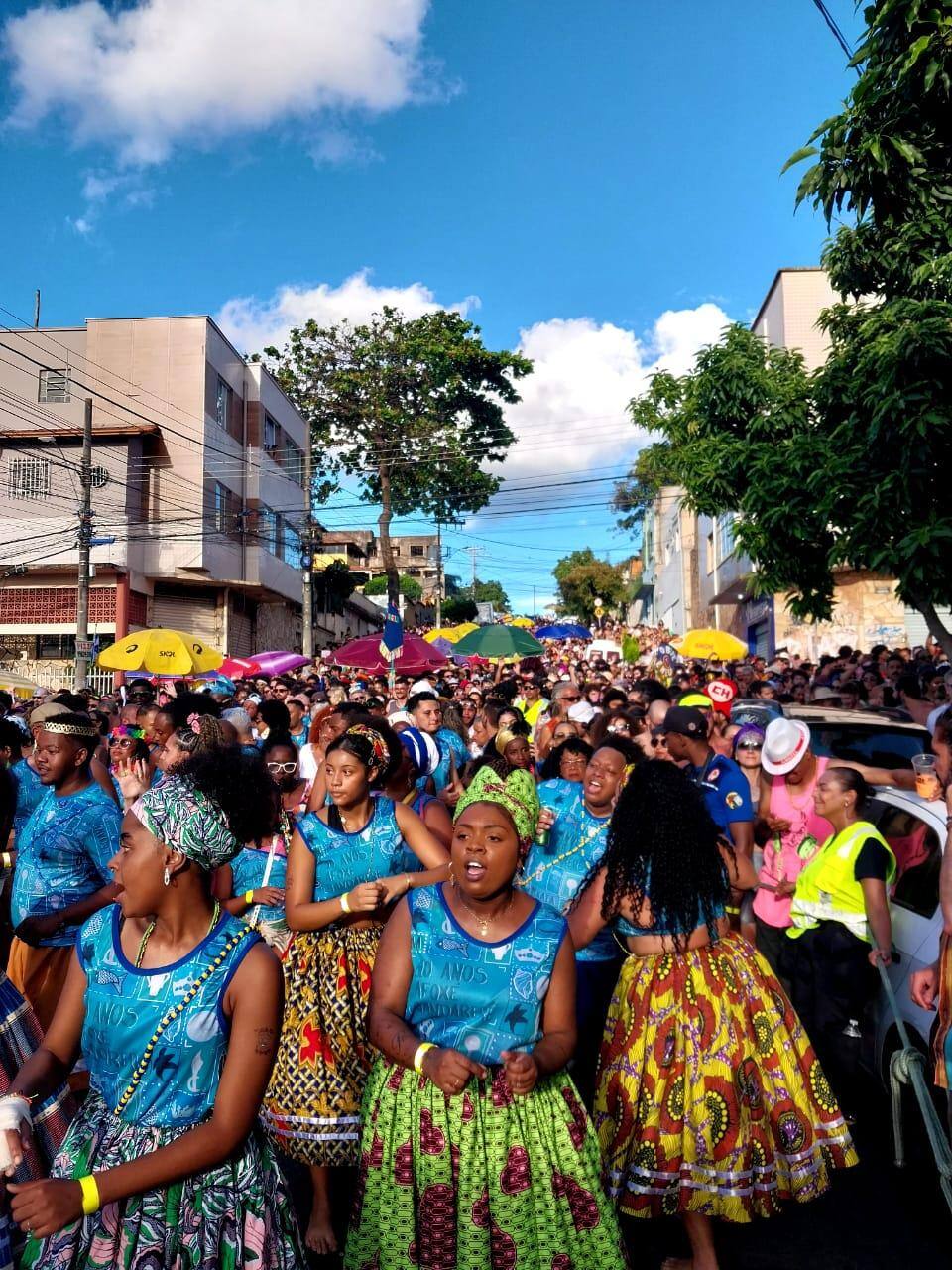 Bloco Afro desfila pelas ruas do bairro Concórdia
