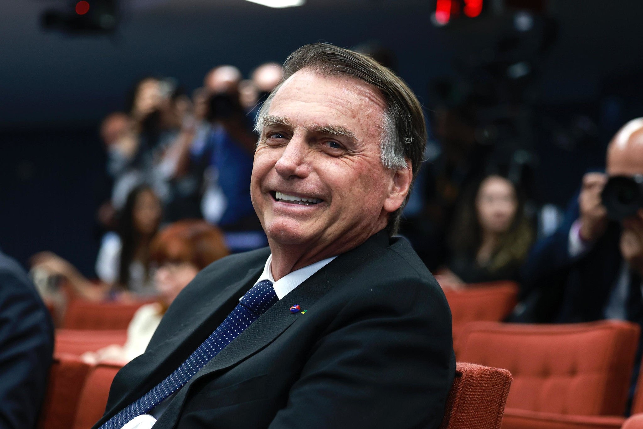 Ex-presidente Jair Bolsonaro é réu no Supremo Tribunal Federal por suposta tentativa de golpe de Estado em 2022; embaixada dos EUA no Brasil considera processo 'perseguição política'