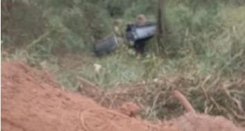 carro capotado