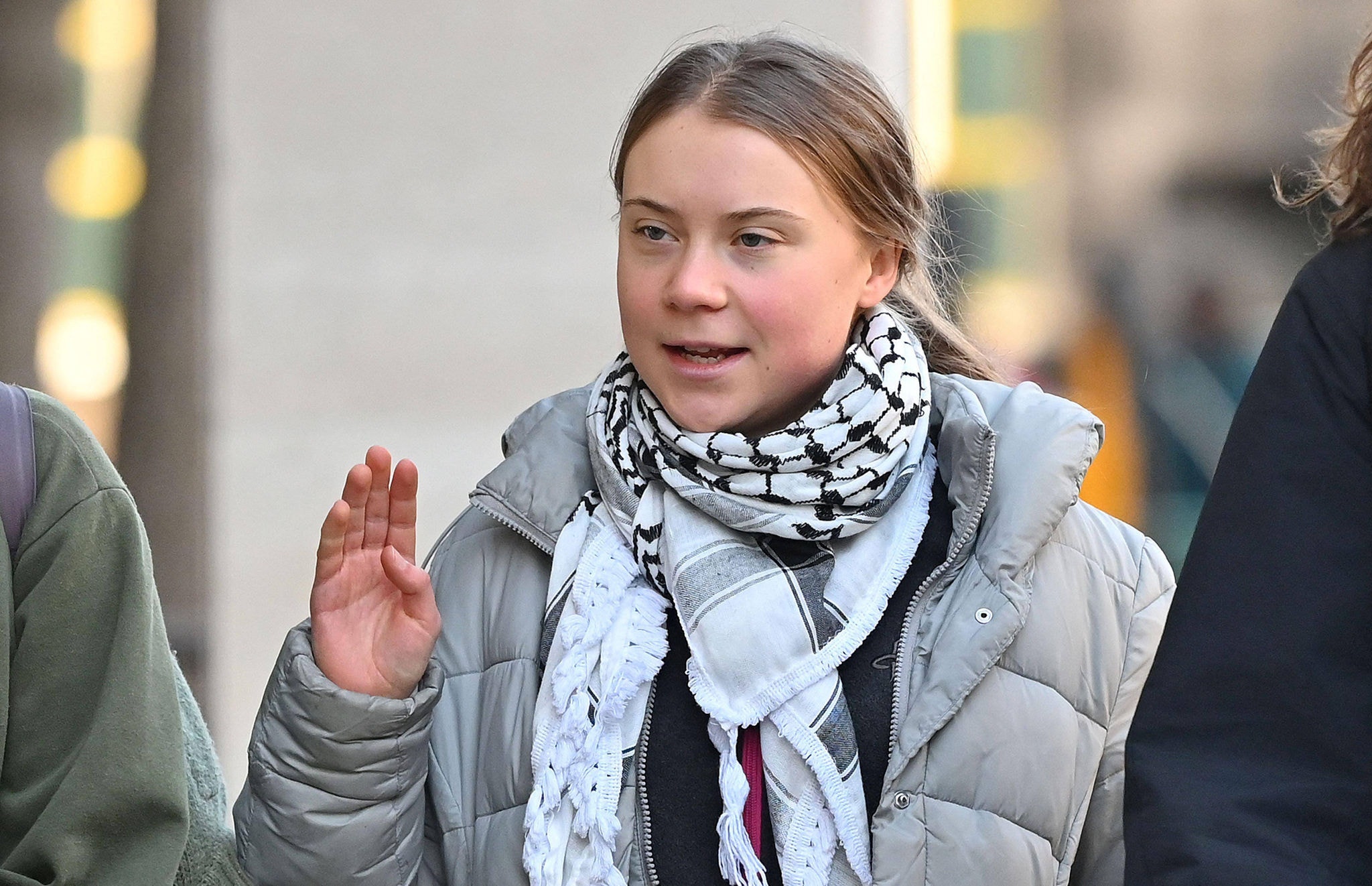 Greta Thunberg chega para audiência em Londres