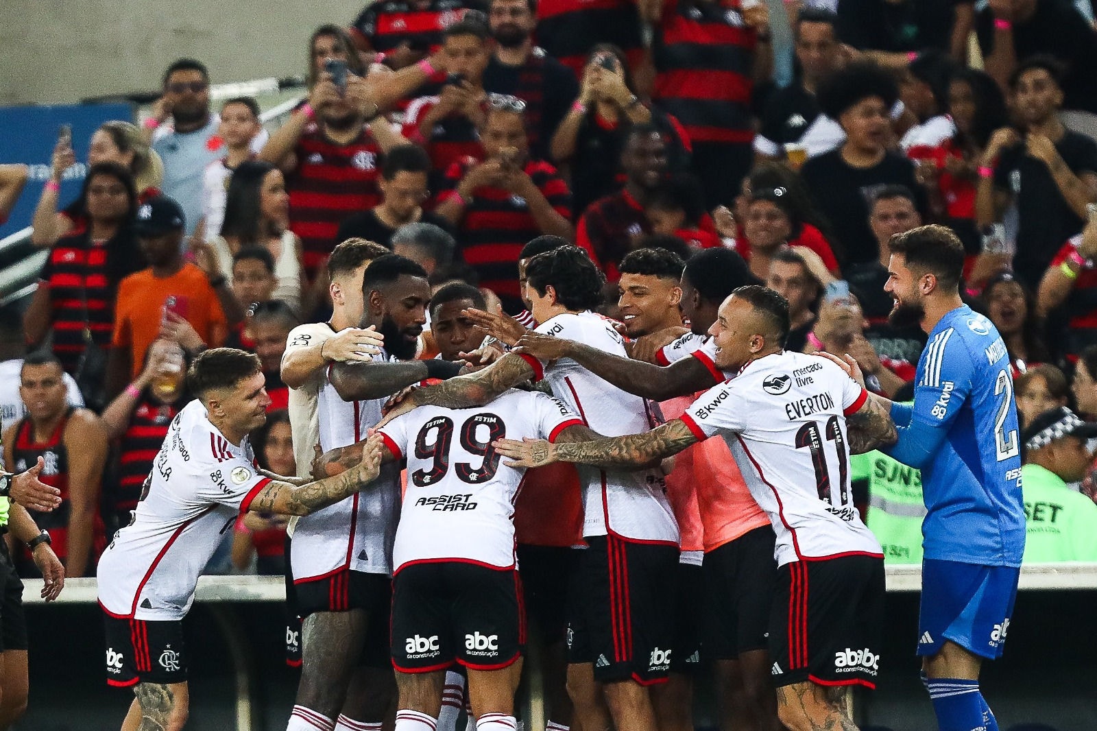 Flamengo goleou o Vasco por 6 a 1, no Maracanã, pelo Campeonato Brasileiro 