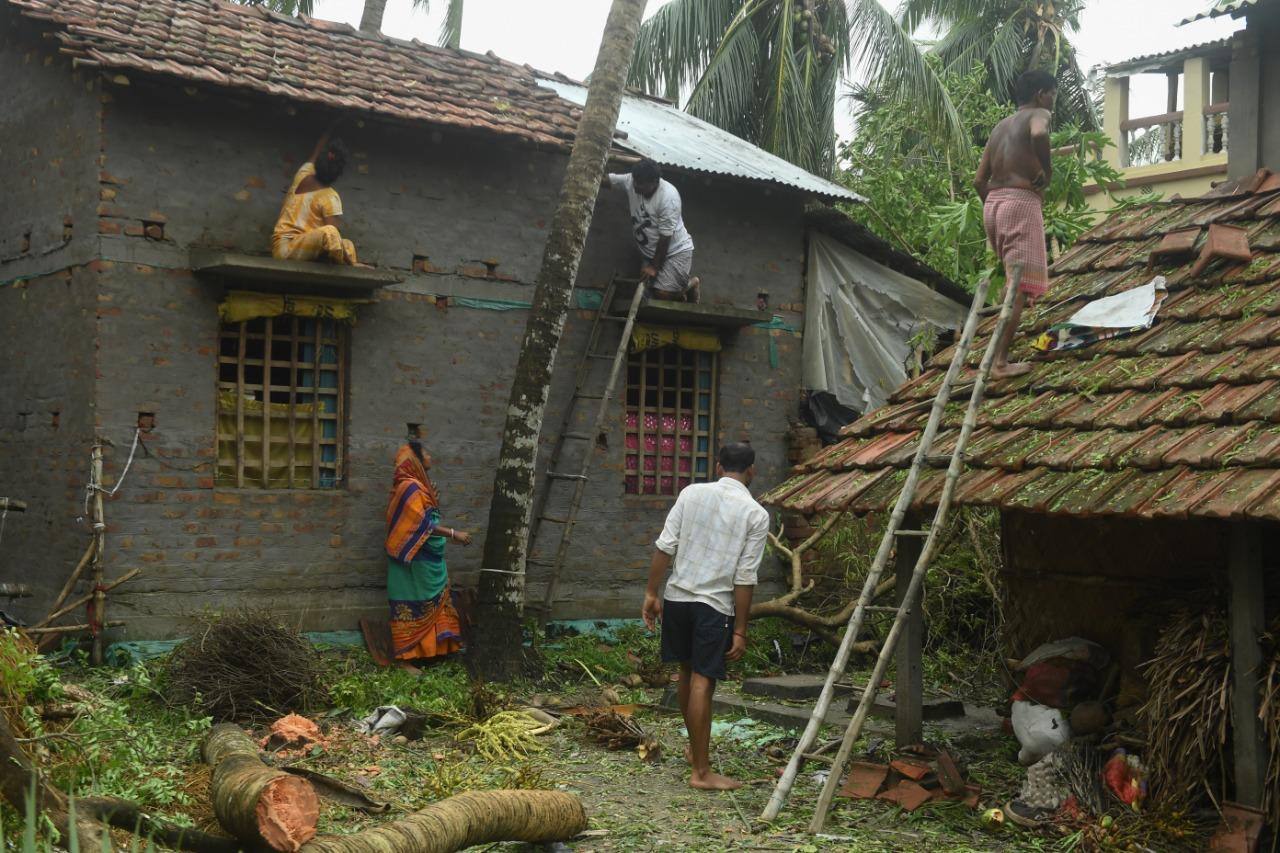 Ciclone deixou muitos desabrigados entre Índia e Bangladesh