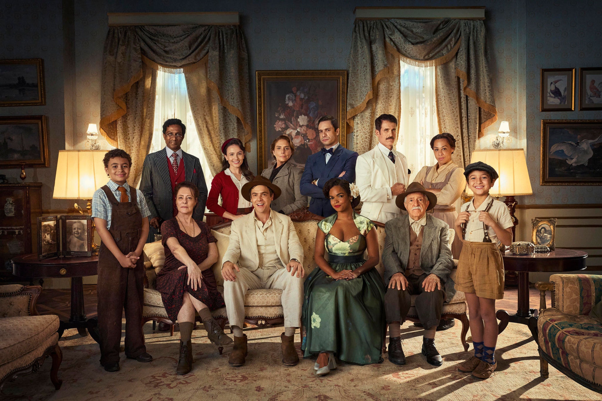 Picolé (Isaac Amendoim), Asdrúbal (Luis Miranda), Estela (Larissa Manoela), Zulma (Heloisa Périssé), Celso (Rainer Cadete), Ernesto (Eriberto Leão) e Zenaide (Evelyn Castro). Cunegundes (Elizabeth Savalla), Candinho (Sergio Guizé),   Dita (Jeniffer Nascimento), Quinzinho (Ary Fontoura) e Samir (Davi Malizia)