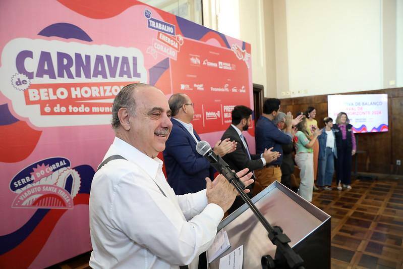 Apesar da recente disputa com o governo de Minas pelos créditos políticos do Carnaval, Fuad agradeceu a estrutura do Estado