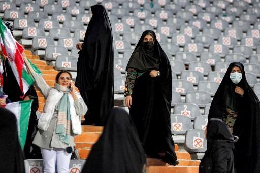 FBL-IRN-RUS-FRIENDLY-FANS