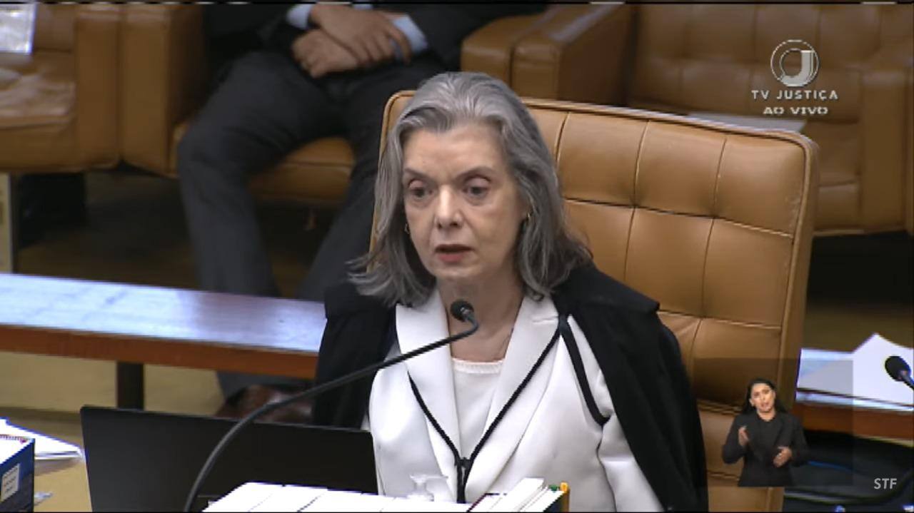 A ministra do Supremo Tribunal Federal (STF), Cármem Lúcia, agradeceu apoio de magistrados e advogados durante sessão plenária da Corte